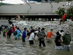 В результате наводнений в Таиланде погибли 300 человек