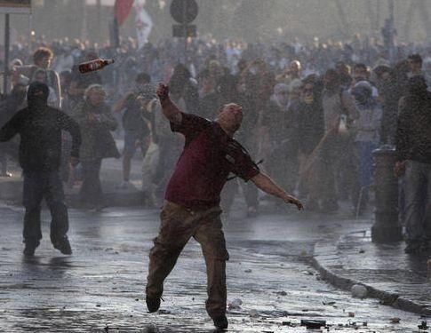 Католики осудили осквернение храма в Риме Католики осудили осквернение храма в Риме