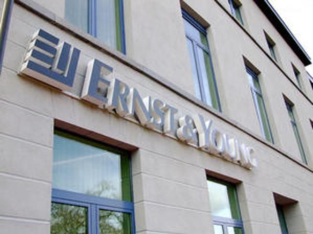 Ernst and Young: Великобританії загрожує рецесія Ernst and Young: Великобританії загрожує рецесія