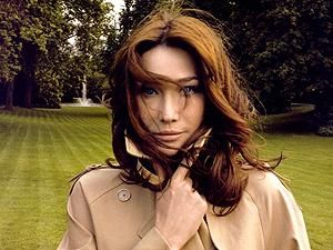 Карла Бруни записала рождественскую песню Карла Бруни записала рождественскую песню