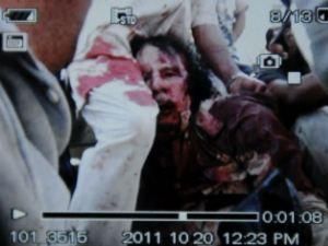 Журналісти отримали фотографічне підтвердження загибелі Каддафі Журналісти отримали фотографічне підтвердження загибелі Каддафі