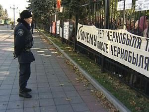 Пільговики прийшли до парламенту "за пільгами" Пільговики прийшли до парламенту "за пільгами"