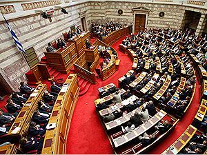 Грецькі парламентарі дозволили звільнити тисячі чиновників