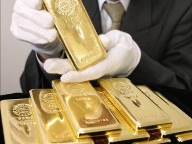 Ціна золота продовжує стрімко падати Ціна золота продовжує стрімко падати