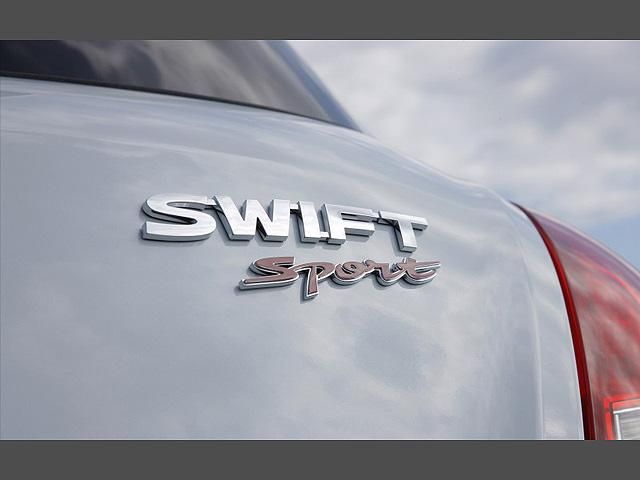 Suzuki показала "заряджений" хетчбек Suzuki показала "заряджений" хетчбек