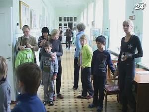 Діти в Луганську отруїлись через працівницю їдальні, у якої був стафілокок 