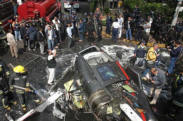 У Мексиці впав вертоліт з чиновниками У Мексиці впав вертоліт з чиновниками