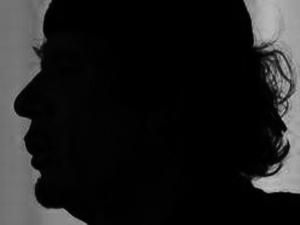 Тело Каддафи обещают передать его семье. Сейчас оно - на рынке в холодильнике Тело Каддафи обещают передать его семье. Сейчас оно - на рынке в холодильнике