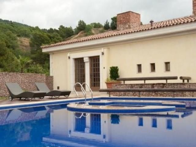 "Газпром" открыл самый дорогой отель в Крыму "Газпром" открыл самый дорогой отель в Крыму