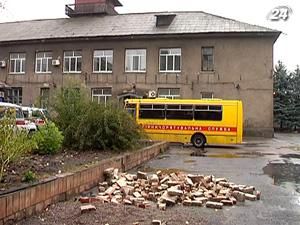 На Луганській шахті порода придавила трьох гірників На Луганській шахті порода придавила трьох гірників