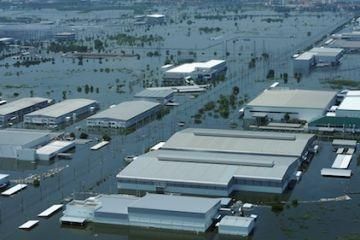 Повінь у Бангкоку заблокувала один зі столичних аеропортів Повінь у Бангкоку заблокувала один зі столичних аеропортів