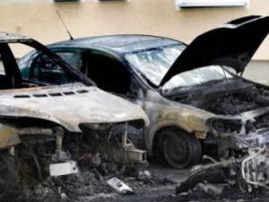 У Берліні затримали підозрюваного в підпалі більше 100 машин У Берліні затримали підозрюваного в підпалі більше 100 машин