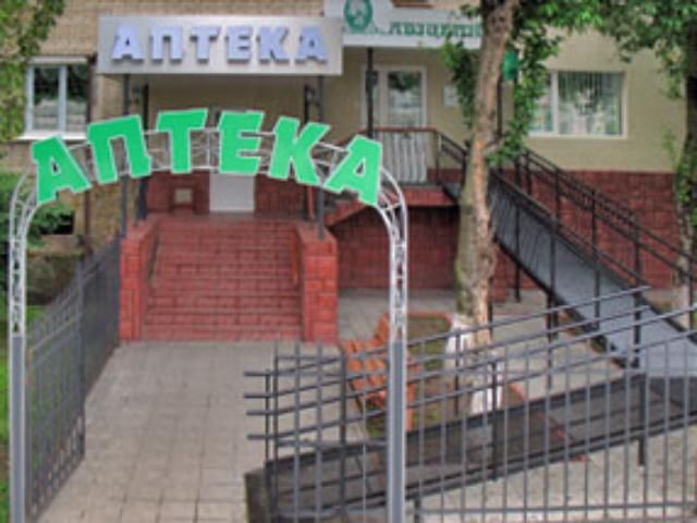 Януковича просять не виганяти аптеки й магазини на вулицю Януковича просять не виганяти аптеки й магазини на вулицю