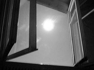 В России психически больная женщина с младенцем выбросилась из окна