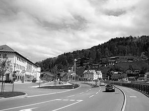 В Германии из-за пьяного водителя на дорогу вылилось 20 тонн вина В Германии из-за пьяного водителя на дорогу вылилось 20 тонн вина