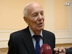 Ученые требуют денег и жилья Ученые требуют денег и жилья