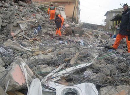 Кількість жертв землетрусу у Туреччині зросла до майже 370 осіб
