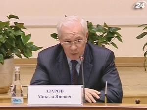 Азаров обіцяє домовитись з Росією за газ протягом місяця