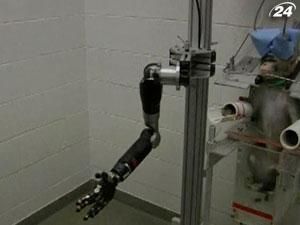 С помощью силы мысли можно управлять роборукою С помощью силы мысли можно управлять роборукою