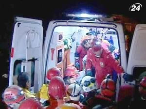 В Турции из-под завалов удалось спасти 27-летнюю женщину В Турции из-под завалов удалось спасти 27-летнюю женщину