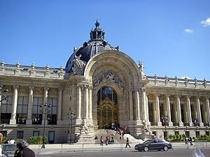 Біля адміністрації Саркозі літня жінка хотіла себе спалити Біля адміністрації Саркозі літня жінка хотіла себе спалити