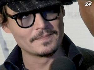 Джонни Депп продолжает промо-тур своей новой картины "Ромовый дневник" Джонни Депп продолжает промо-тур своей новой картины "Ромовый дневник"