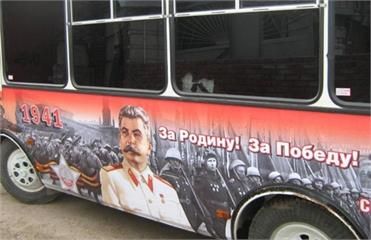 Януковича просят запретить автобусы с портретами Сталина