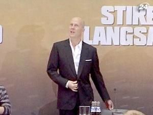 Брюс Уиллис и Эмма Хеминг ожидают рождения ребенка Брюс Уиллис и Эмма Хеминг ожидают рождения ребенка