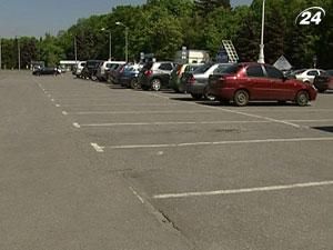 У столиці залишиться лише один комунальний паркувальник У столиці залишиться лише один комунальний паркувальник