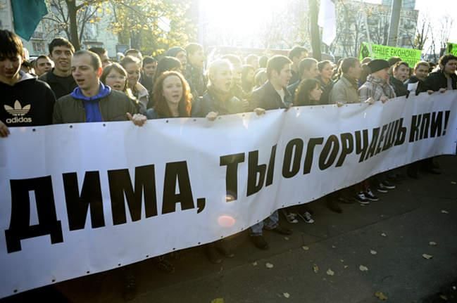 Табачник уклав "усне перемир'я" зі студентами КПІ Табачник уклав "усне перемир'я" зі студентами КПІ