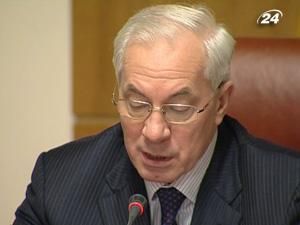 Азаров: На Украине висит огромная петля долгов