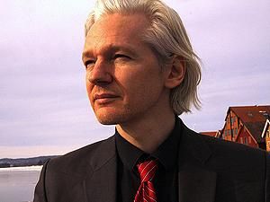 Адвокаты Ассанжа уже называют его экстрадицию несправедливой Адвокаты Ассанжа уже называют его экстрадицию несправедливой