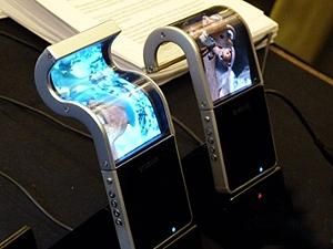 "Гнучкі" телефони з’являться на полицях магазинів у 2012 році