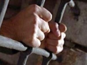 У Львові заарештували 11 осіб, які причетні до зникнення зброї У Львові заарештували 11 осіб, які причетні до зникнення зброї