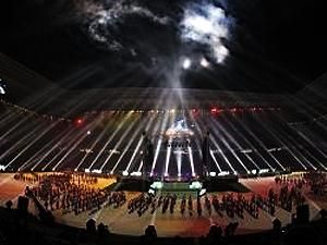 Стадіон у Львові відкривали діти, промови Януковича заглушили Стадіон у Львові відкривали діти, промови Януковича заглушили