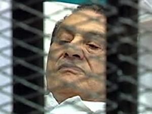 Суд над Мубараком відклали через претензії до судді