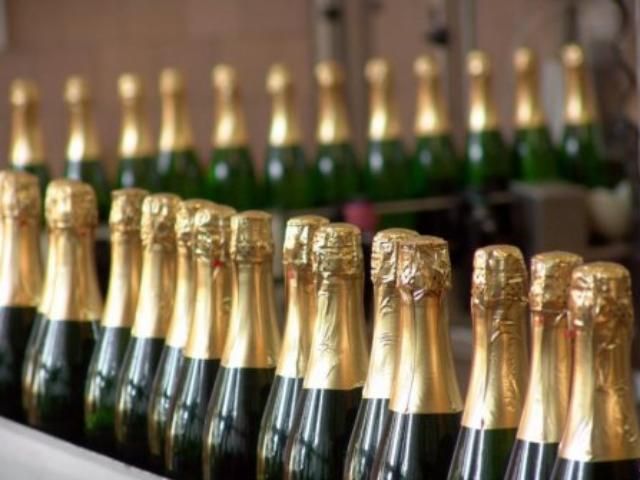 ЄС компенсує Україні збитки від заміни "шампанське" на "ігристе вино" ЄС компенсує Україні збитки від заміни "шампанське" на "ігристе вино"