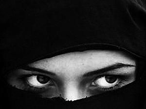 В Саудовской Аравии женщина получила 15 лет тюрьмы за деньги для "Аль-Каиды" В Саудовской Аравии женщина получила 15 лет тюрьмы за деньги для "Аль-Каиды"