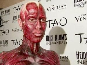 Хайди Клум перевоплотилась в мертвеца без кожи Хайди Клум перевоплотилась в мертвеца без кожи