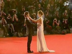 Никки Рид и Джексон Рэтбоун представили первую часть "Рассвета" Никки Рид и Джексон Рэтбоун представили первую часть "Рассвета"