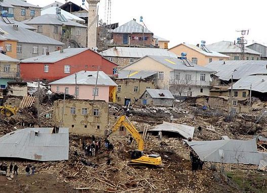 ЄС допоможе Туреччині побудувати тимчасові помешкання для постраждалих від землетрусу 