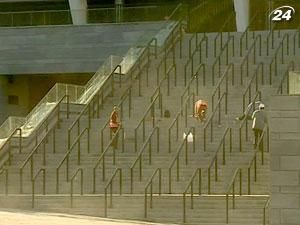 На Олимпийском кладут легкоатлетические дорожки На Олимпийском кладут легкоатлетические дорожки