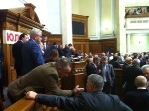 Оппозиция обещает блокировать Раду, но в пятницу Оппозиция обещает блокировать Раду, но в пятницу