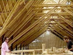 На Бали строят наибольшее в мире здание из бамбука На Бали строят наибольшее в мире здание из бамбука