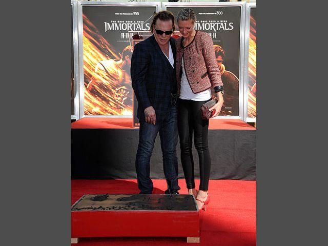 Микки Рурк оставил отпечатки для потомков Микки Рурк оставил отпечатки для потомков