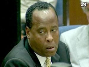 Головний свідок захисту дав свідчення проти лікаря Майкла Джексона Головний свідок захисту дав свідчення проти лікаря Майкла Джексона