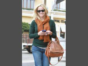 Защитники животных против Риз Уизерспун