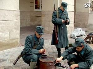 Львовский городской совет окружили сечевые стрельцы Львовский городской совет окружили сечевые стрельцы