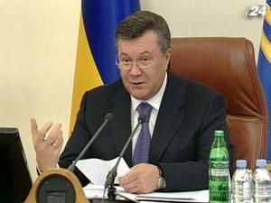 Янукович: забор ломают те, кому присудили пенсию в 30 тыс. гривен Янукович: забор ломают те, кому присудили пенсию в 30 тыс. гривен