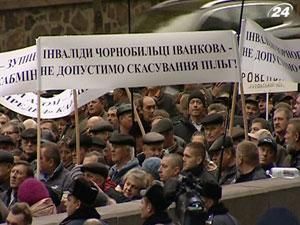 Чорнобильці другий день боролися за пільги Чорнобильці другий день боролися за пільги